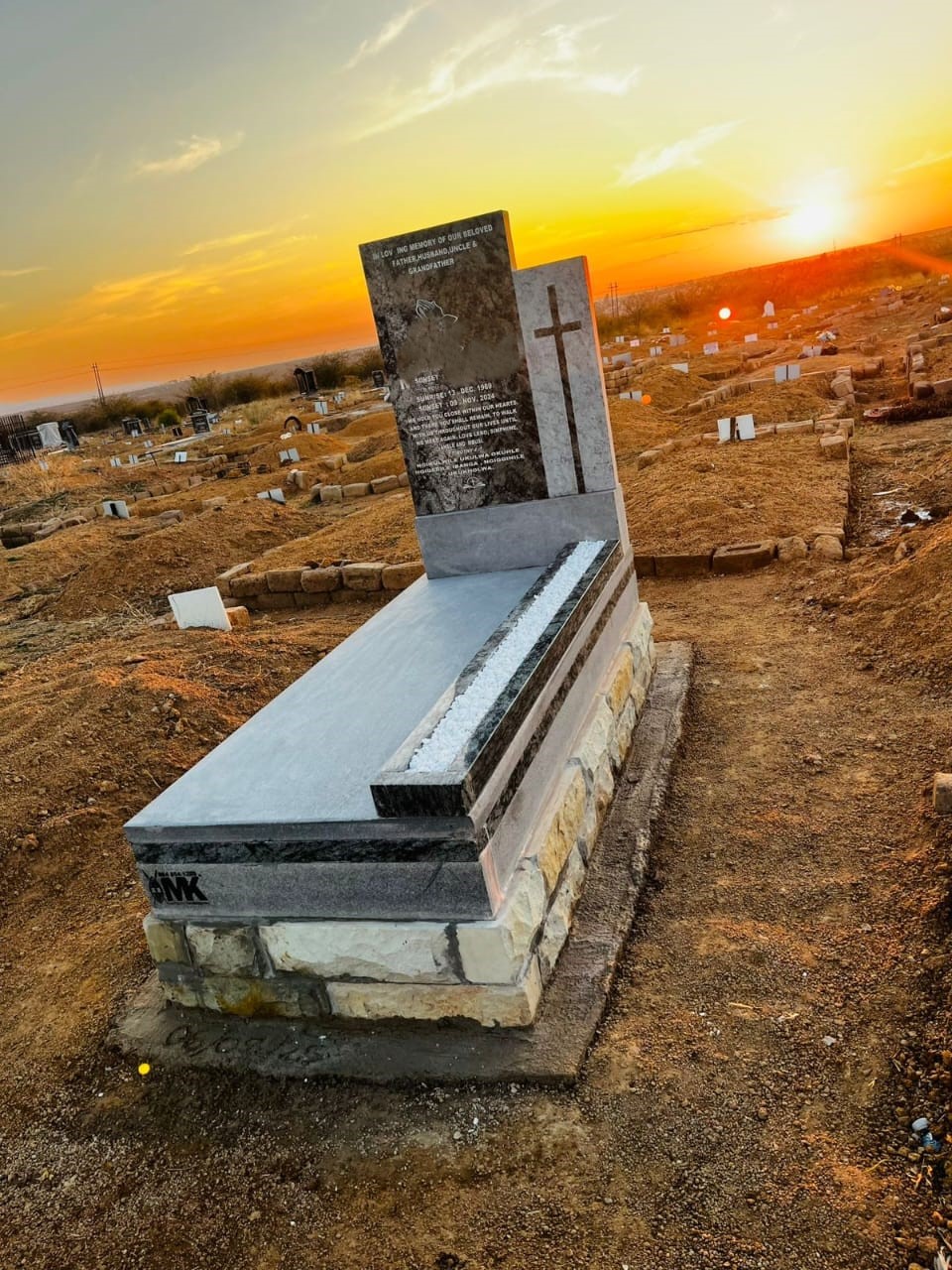 Mkhonto Tombstones crafted granite monument – affordable tombstone installation near Witbank