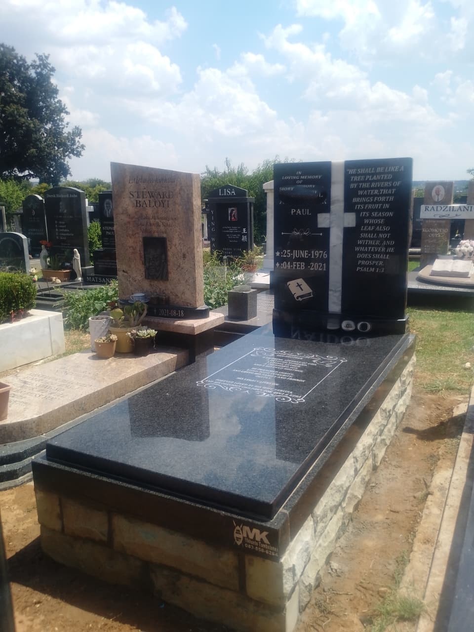 Granite tombstone installation at Fourways Memorial Park by Mkhonto Tombstones – serving Witbank families